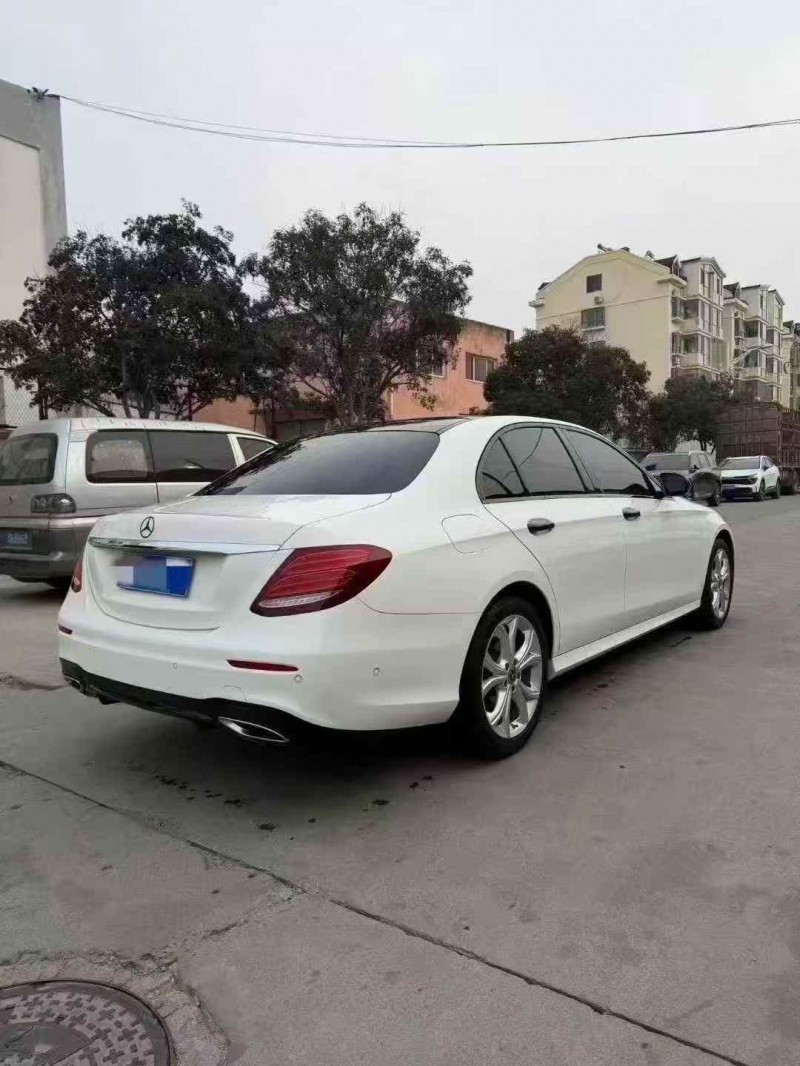 济宁19年奔驰e8