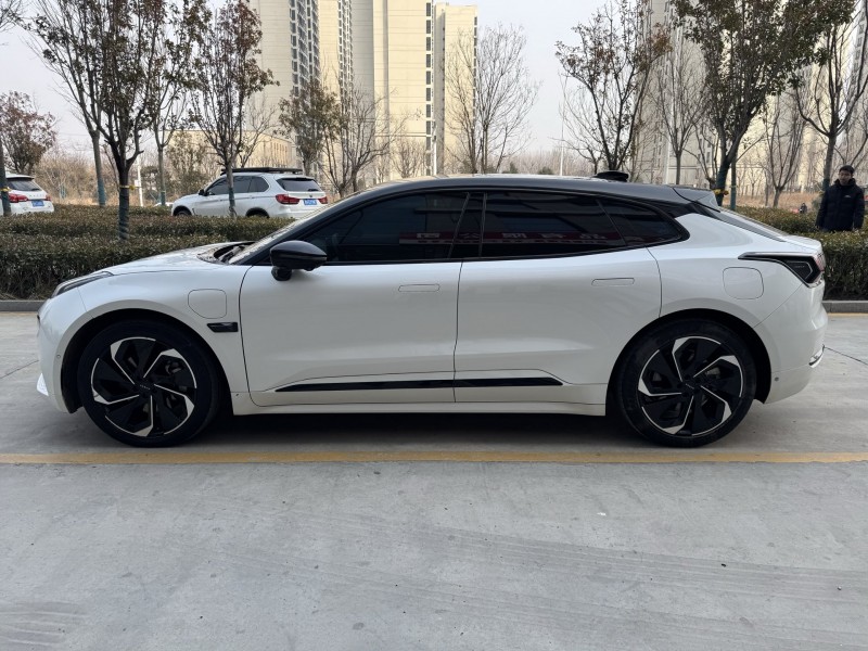济宁23年极氪汽车0018