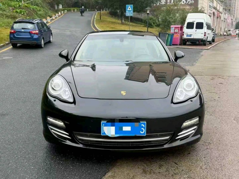 厦门13年保时捷帕拉梅拉1