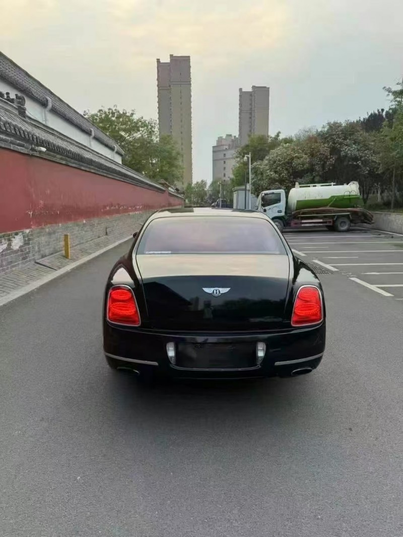 上海11年宾利飞驰9